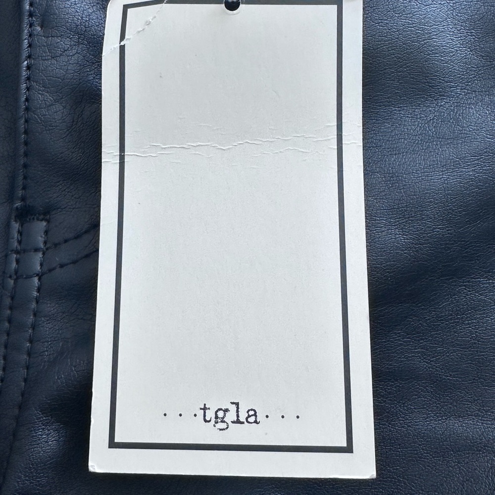 New with tags / faux leather - Picture 4 of 9